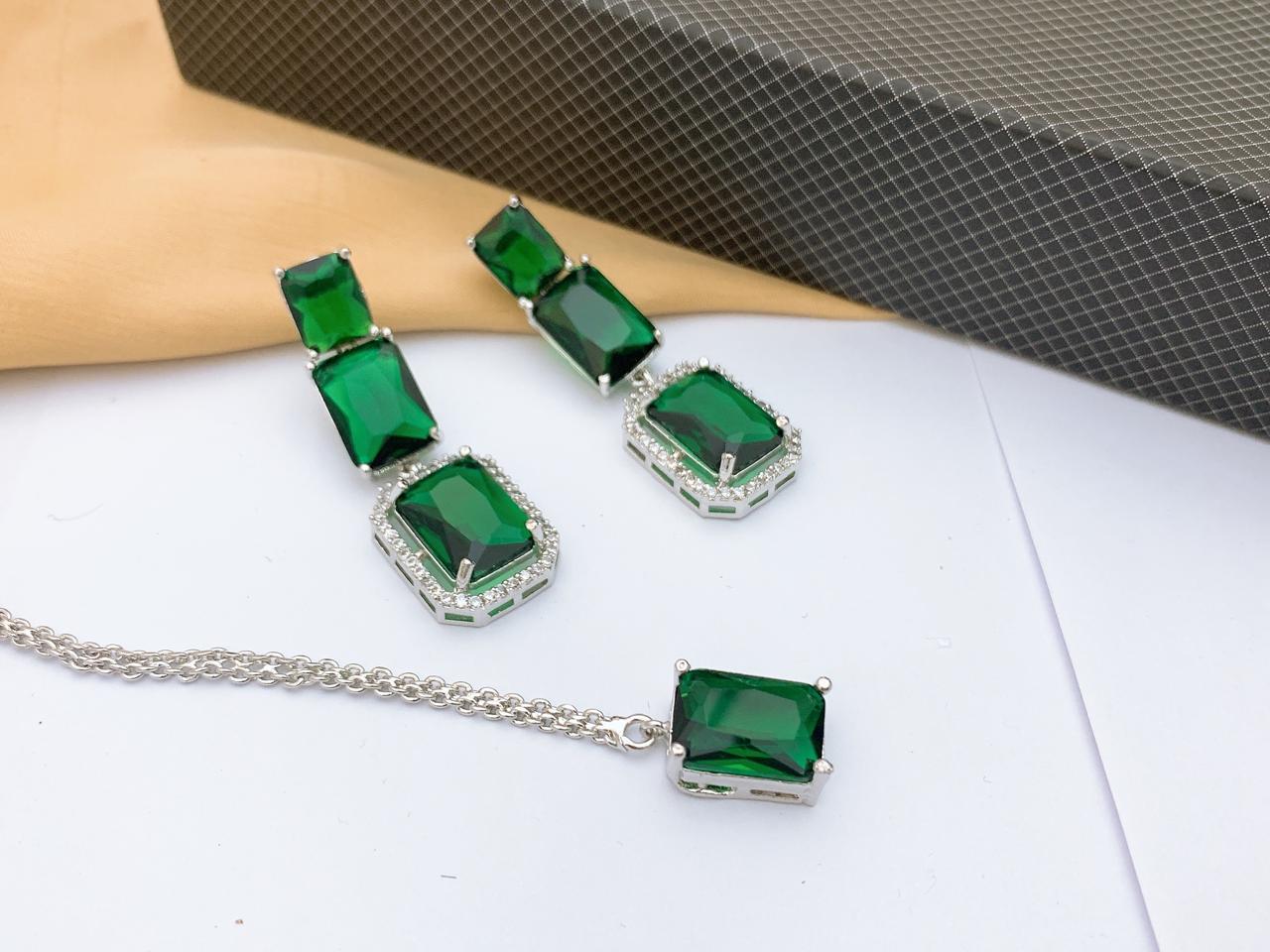 JOHMS TIKKA EARRINGS