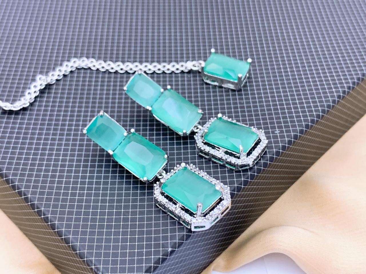 JOHMS TIKKA EARRINGS